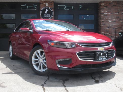 Used 2018 Chevrolet Malibu LT w/ Driver Confidence Package FWD image 1