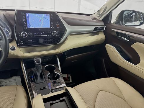 Used 2020 Toyota Highlander Limited image 28
