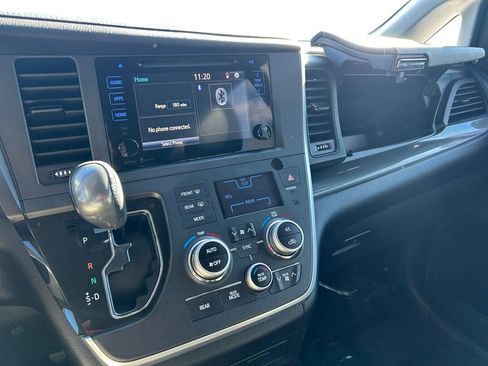 Used 2015 Toyota Sienna SE image 24