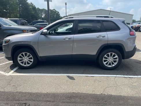 Used 2020 Jeep Cherokee Latitude AWD/4WD image 2