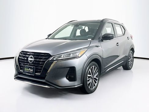 Used 2024 Nissan Kicks SR image 3