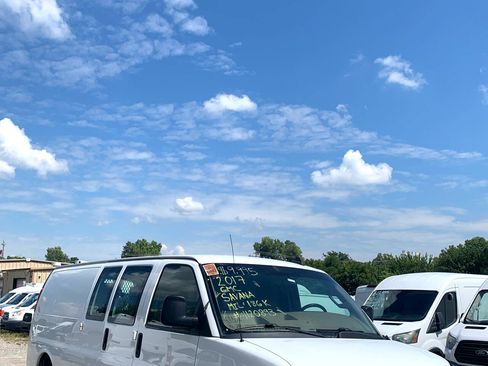 Used 2017 GMC Savana 2500 Extended image 3