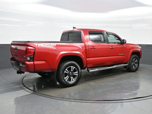 Used 2019 Toyota Tacoma TRD Sport image 6