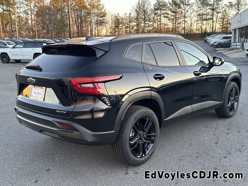 Used 2025 Chevrolet Trax ACTIV image 3