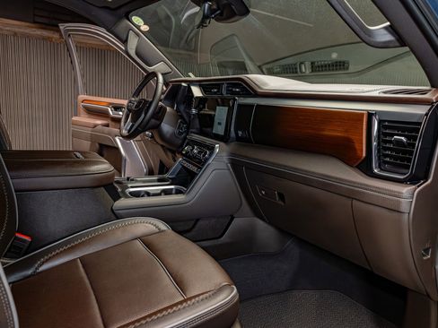 Used 2025 GMC Sierra 2500 Denali w/ Denali Reserve Package image 18