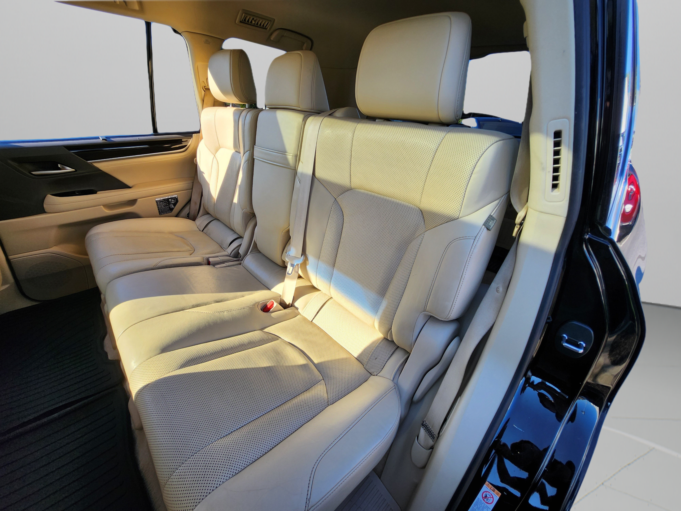 Used 2018 Lexus LX 570 4WD image 24