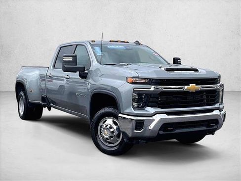 Used 2024 Chevrolet Silverado 3500 LT image 11