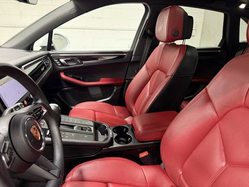 Used 2025 Porsche Macan image 15