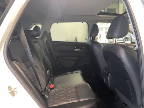 Used 2022 Nissan Rogue Platinum w/ Head-Up Display Package image 25