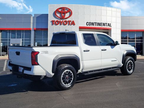 Certified 2025 Toyota Tacoma TRD Off-Road image 5