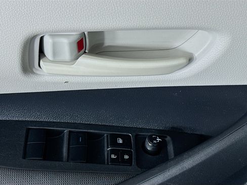 Used 2025 Toyota Corolla LE FWD image 21
