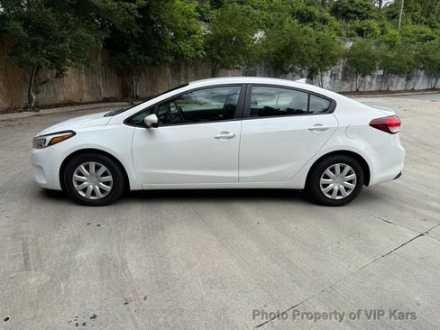 Used 2017 Kia Forte LX FWD image 8