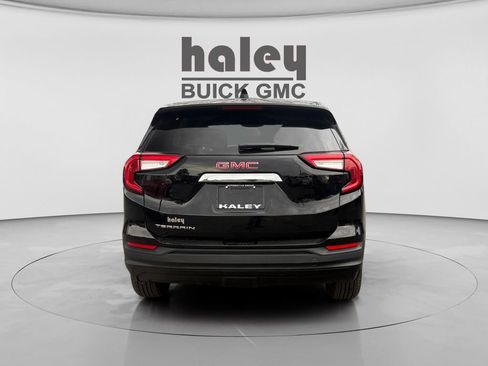 Used 2024 GMC Terrain SLE image 4
