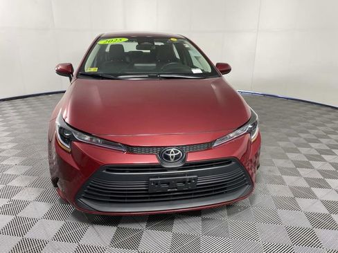 Used 2025 Toyota Corolla LE FWD image 3