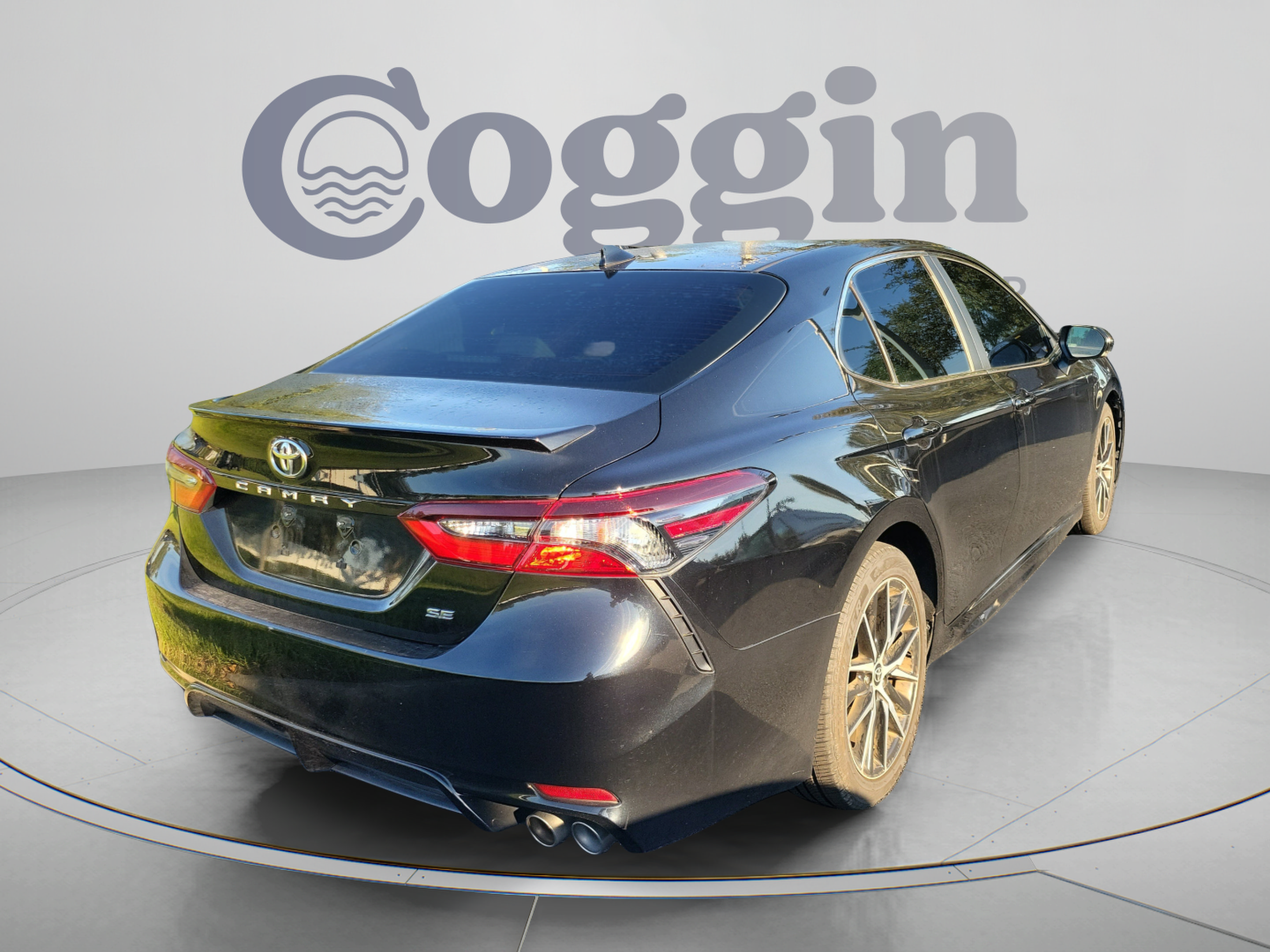 Used 2022 Toyota Camry SE w/ Audio Upgrade Package FWD image 4