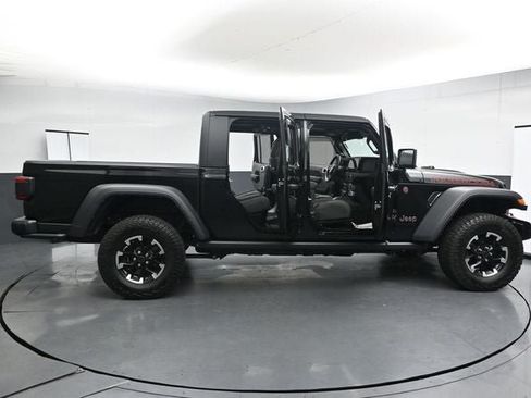 Used 2024 Jeep Gladiator Rubicon w/ Technology Group AWD/4WD image 36