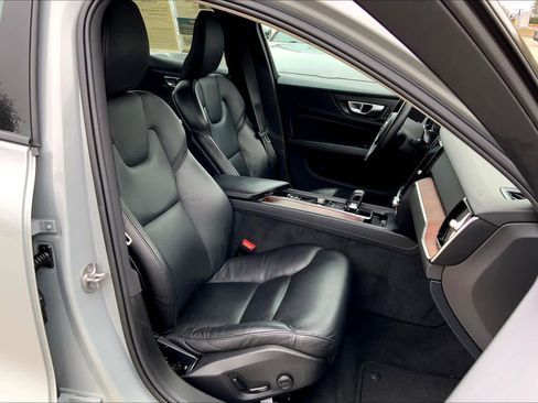 Used 2024 Volvo S60 B5 Plus image 8