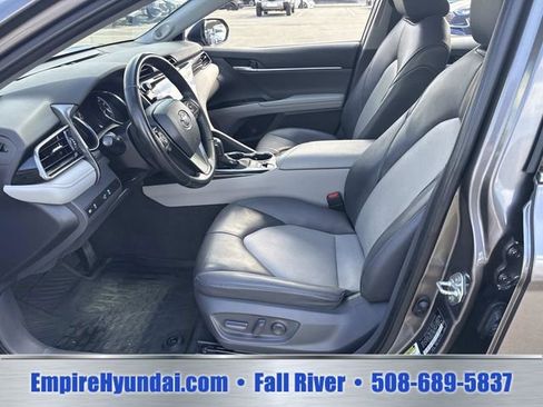 Used 2020 Toyota Camry XLE w/ Sunroof Package FWD image 17
