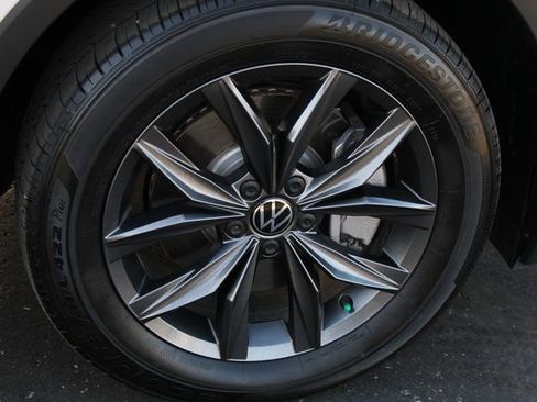 Used 2023 Volkswagen Tiguan SE image 31