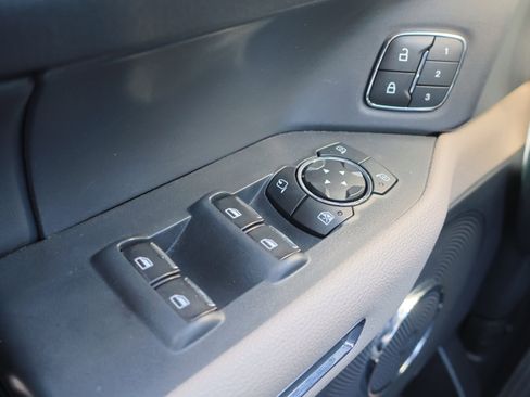 Used 2024 Ford Expedition Max XLT image 18