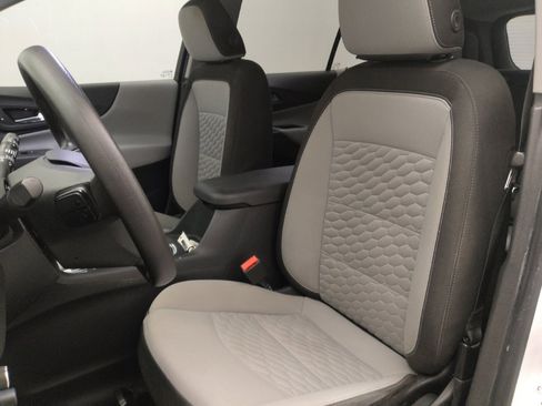 Used 2021 Chevrolet Equinox LS image 17