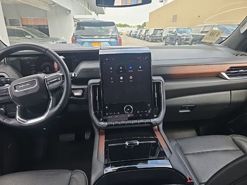 Used 2025 GMC Yukon Denali image 5
