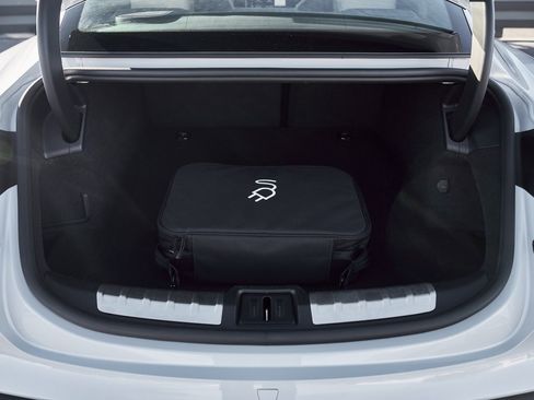 Used 2023 Porsche Taycan 4S w/ Premium Package image 17