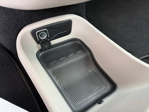 Used 2023 Chrysler Pacifica Touring-L FWD image 28