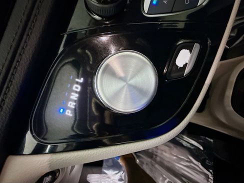 Used 2017 Chrysler Pacifica Limited w/ UConnect Theater Package FWD image 20