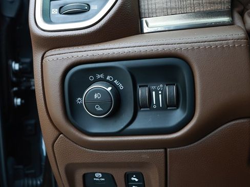 Used 2019 RAM 1500 Limited AWD/4WD image 16