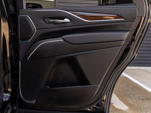 Used 2024 Cadillac Escalade Luxury RWD image 34