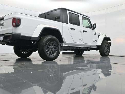 New 2025 Jeep Gladiator Sport image 42