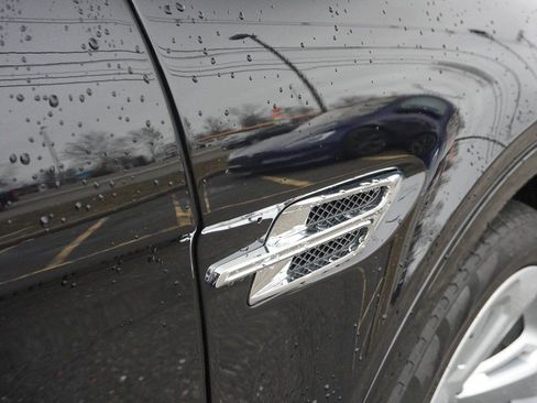 Used 2019 Bentley Bentayga AWD/4WD image 20