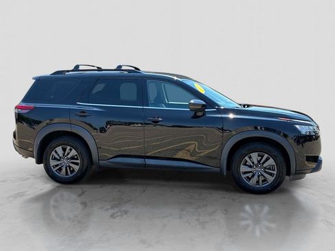 Used 2022 Nissan Pathfinder SV FWD image 8