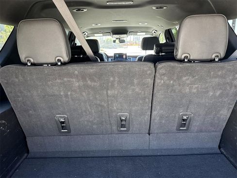 Used 2023 Chevrolet Suburban Premier image 24