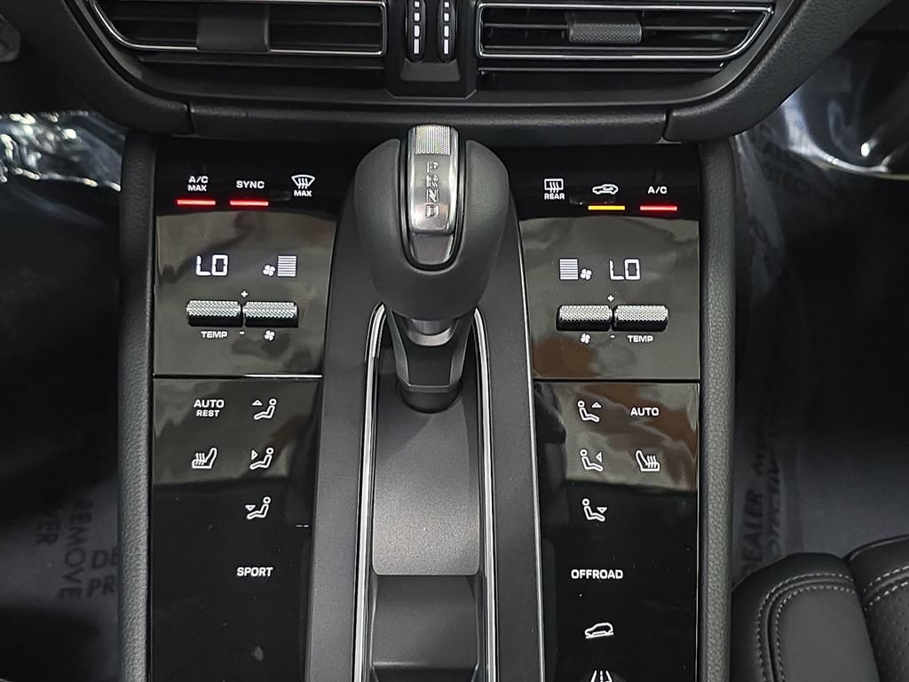 Certified 2026 Porsche Macan AWD/4WD image 19
