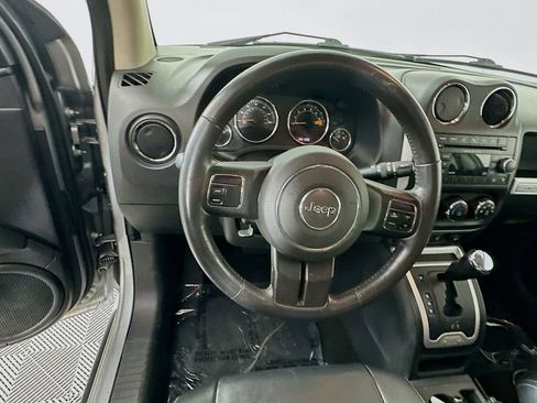 Used 2014 Jeep Compass Latitude FWD image 14