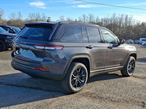 New 2025 Jeep Grand Cherokee Limited w/ Trailer Tow Package AWD/4WD image 8
