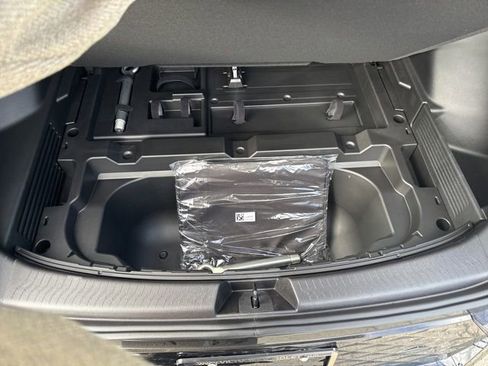 New 2026 Chevrolet Equinox EV RS FWD image 31