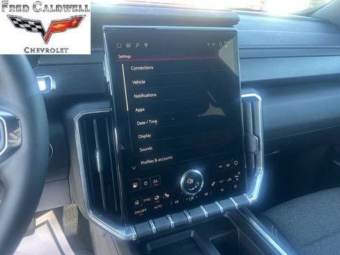 Used 2025 GMC Acadia Elevation image 13