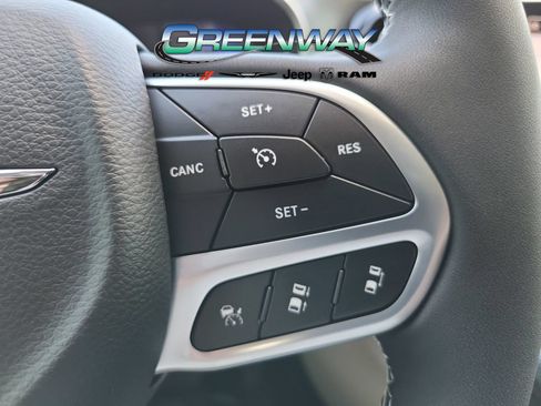 Used 2023 Chrysler Pacifica Touring-L FWD image 26