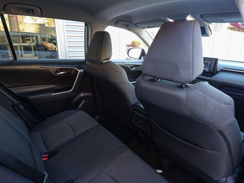Used 2022 Toyota RAV4 XLE image 17