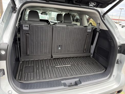 Used 2023 Toyota Highlander Limited AWD/4WD image 29