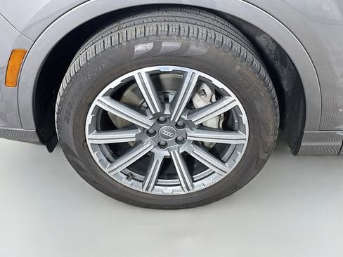 Used 2018 Audi Q7 3.0T Prestige AWD/4WD image 32