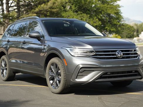 Used 2022 Volkswagen Tiguan SE AWD/4WD image 7