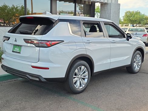 New 2026 Mitsubishi Outlander ES FWD image 7