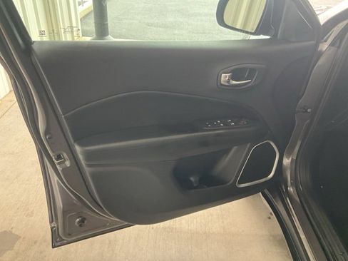 Used 2019 Jeep Compass Altitude image 4