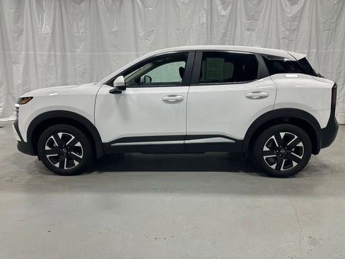 Used 2025 Nissan Kicks SV AWD/4WD image 4