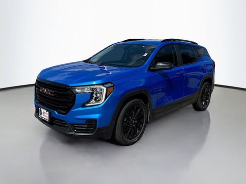 Used 2024 GMC Terrain SLE w/ Driver Convenience Package image 3