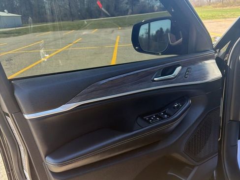 Used 2024 Jeep Grand Cherokee L Limited w/ Luxury Tech Group II image 11